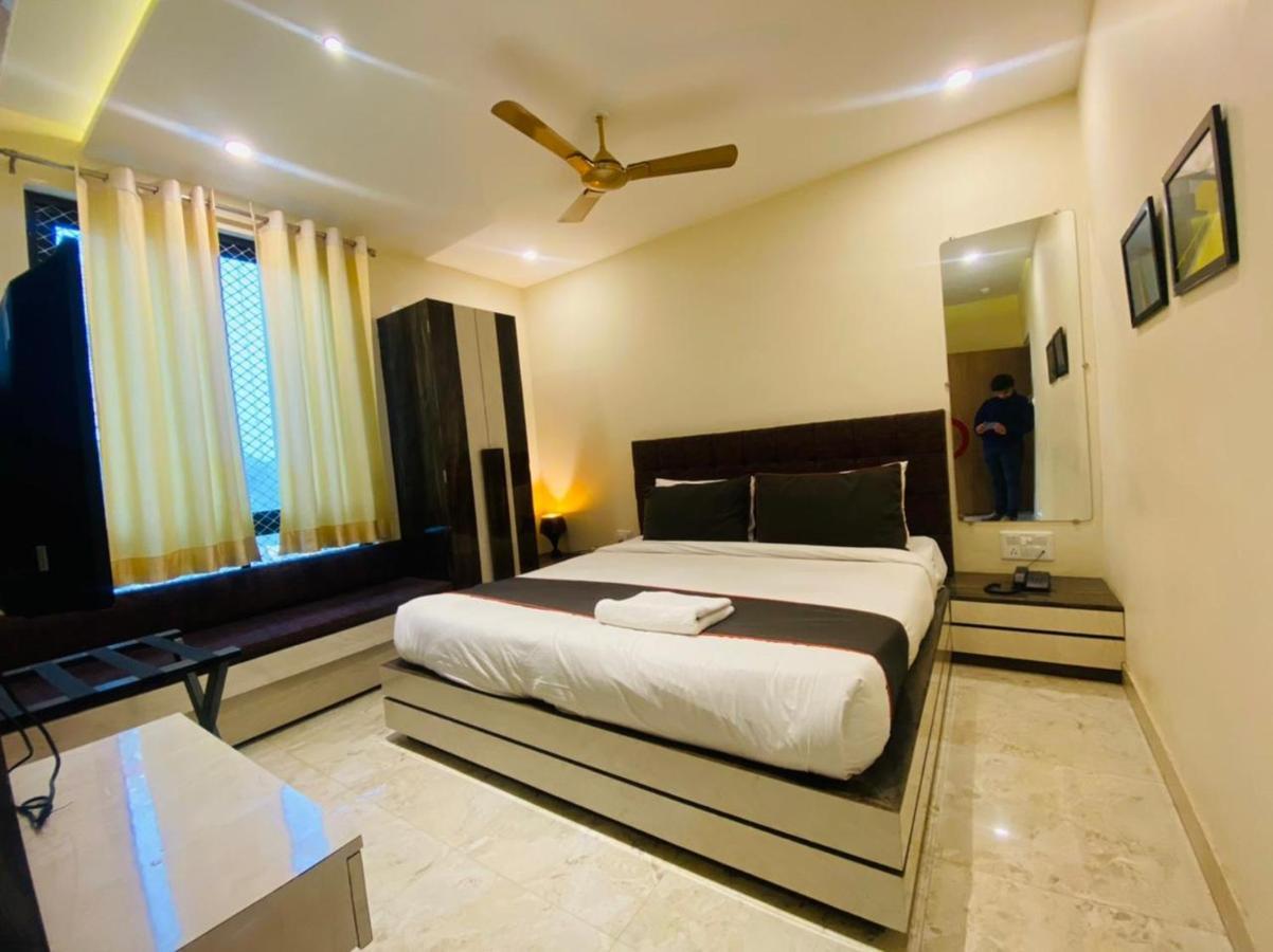 Vrindavan Palace * Varanasi