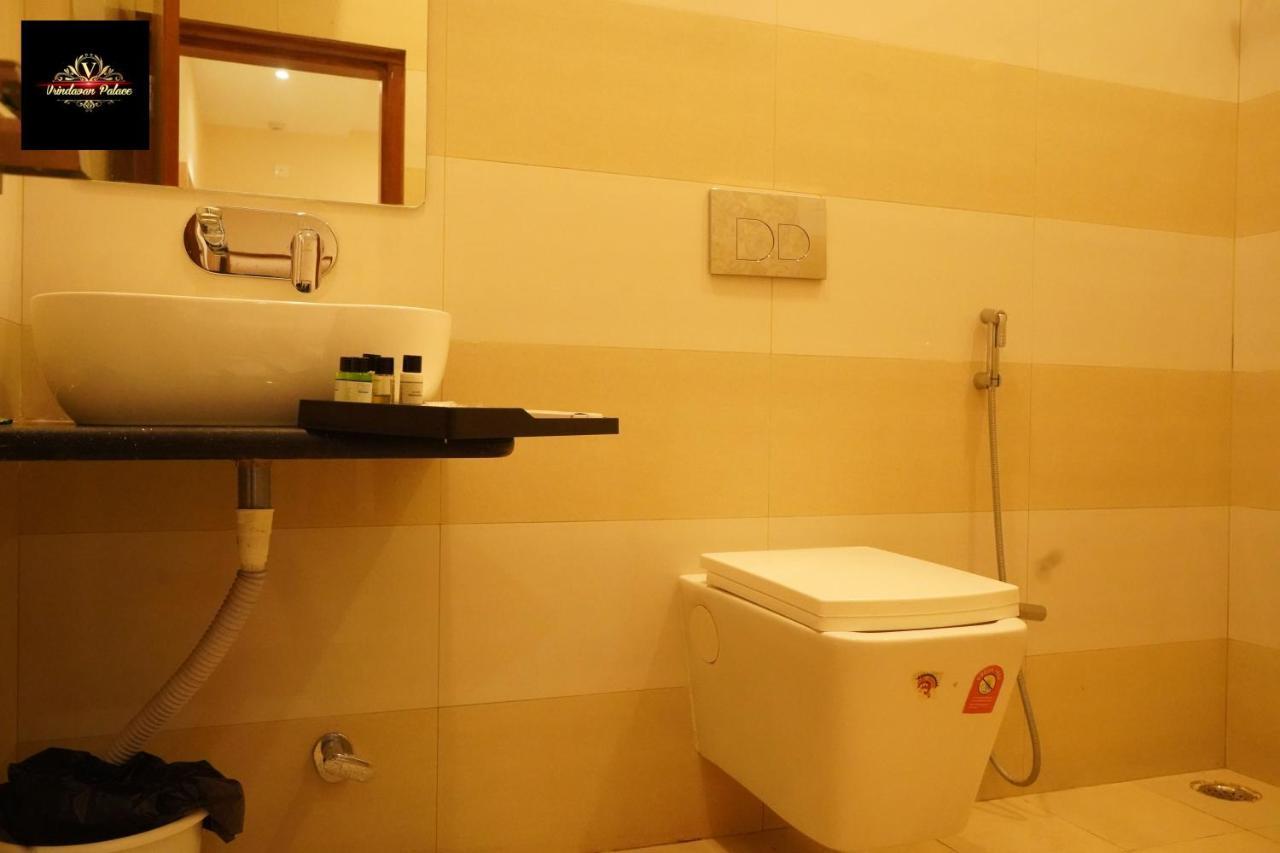 Vrindavan Palace Hotel *